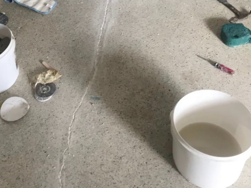 Lösung des Problems von Rissen und Absplitterungen in Terrazzoböden